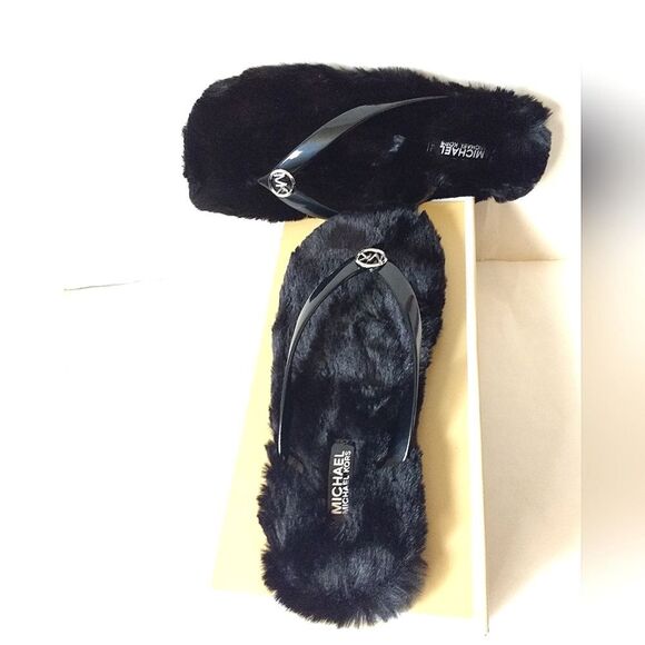 New! MICHAEL KORS Logo Women's Faux Fur Flip Flop Thong Sandals Black - Picture 8 of 8